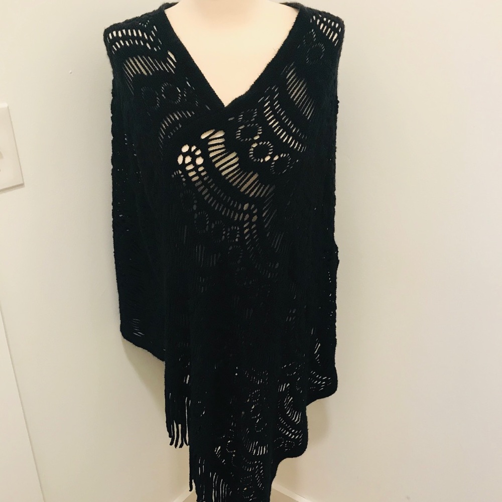 ANNA & AVA BLACK PONCHO